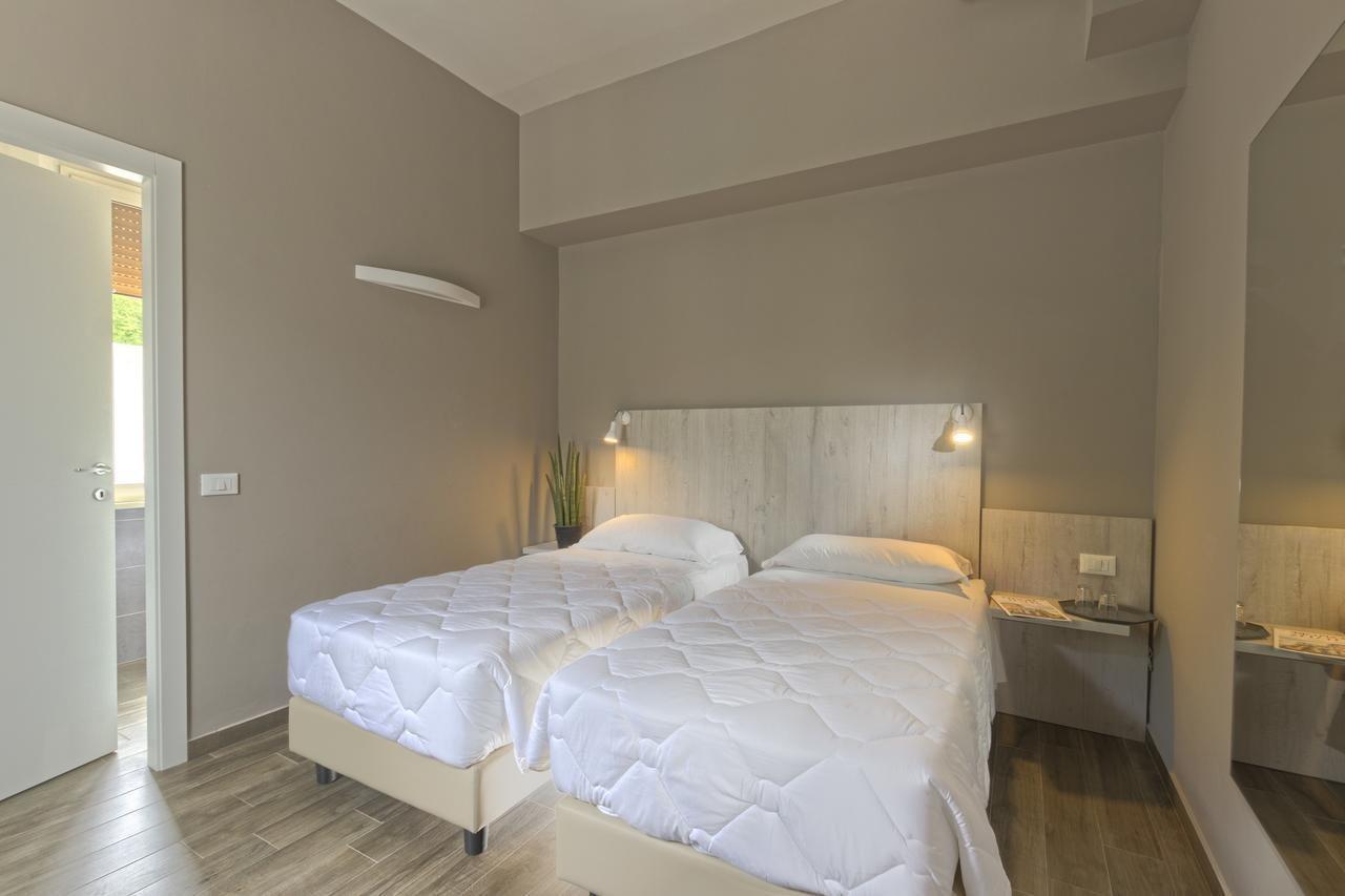 Hotel Terme Di Frasassi Genga Kültér fotó